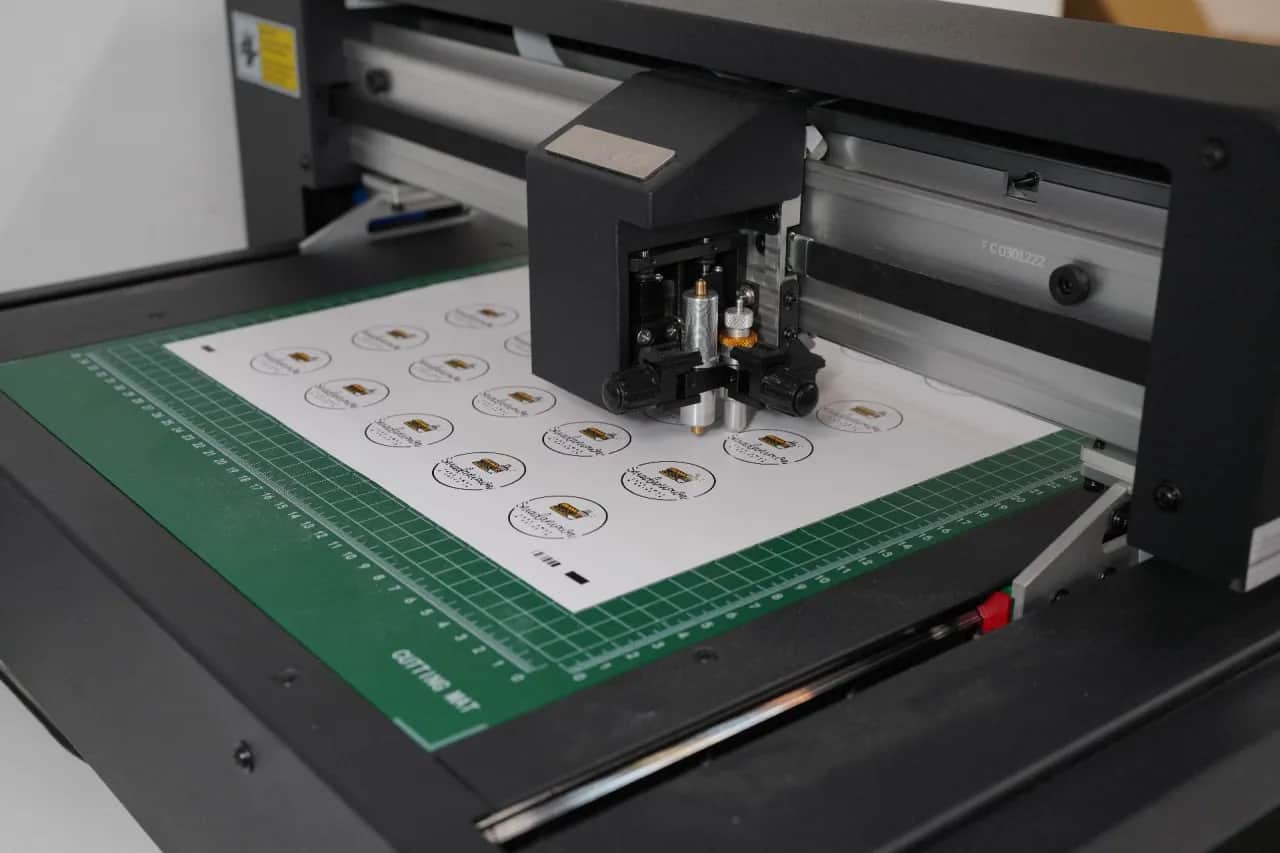 Druk UV na folii samoprzylepnej: Kompletny przewodnik eksperta